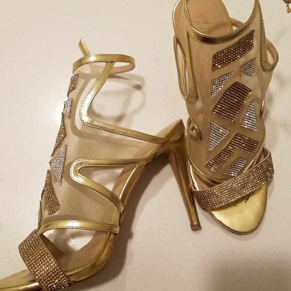 Dazzling Regalgold champagne heels!